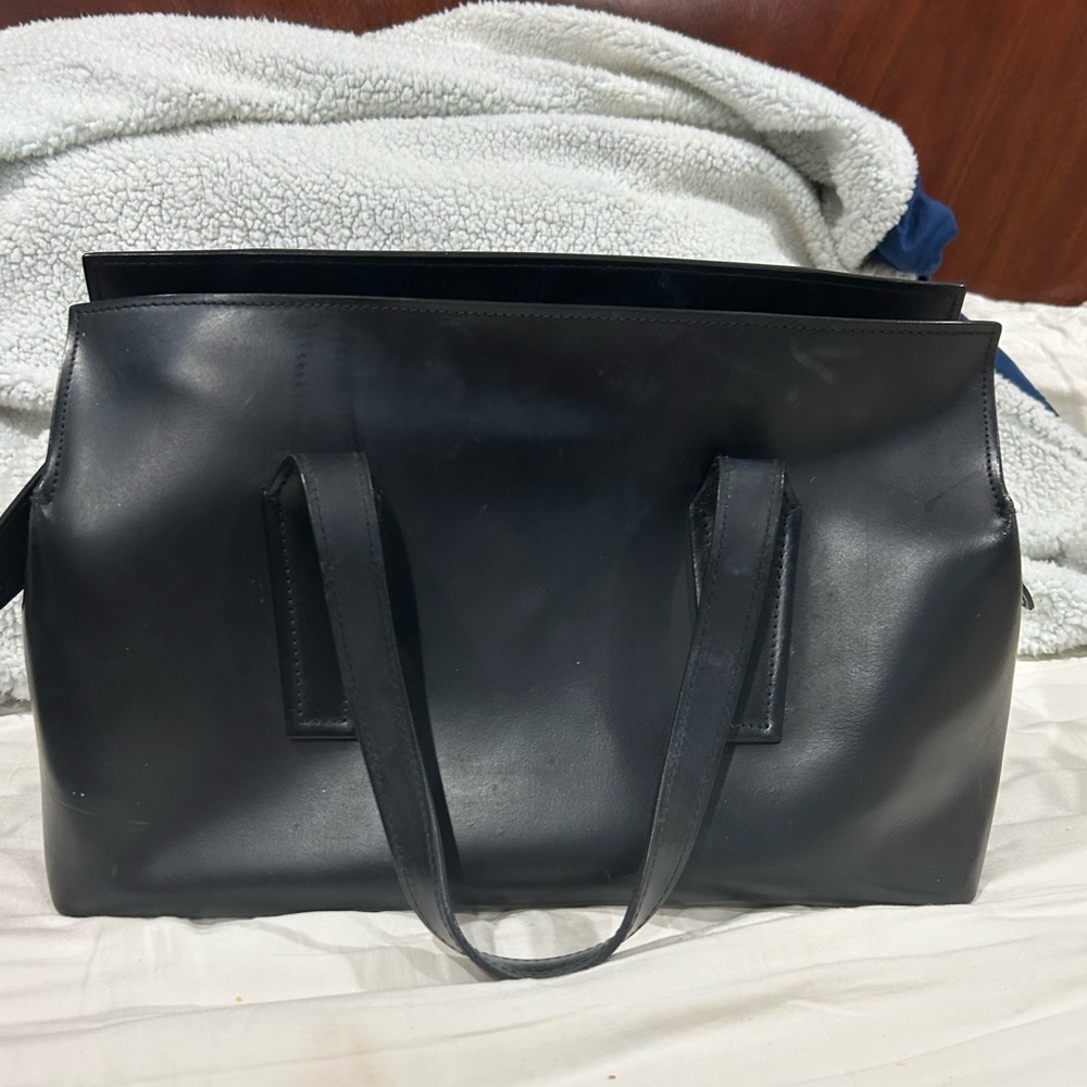 FALOR Sleek Black Leather Tote Bag